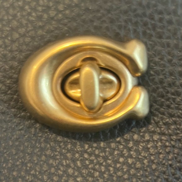 COACH Willow Soft Slouchy Bucket Bag Black NWT 2 detachable adjustable straps. - Picture 5 of 9